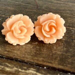 Crown Trifari 1960's vintage Carved Plastic peach/pink Roses Clip Earrings